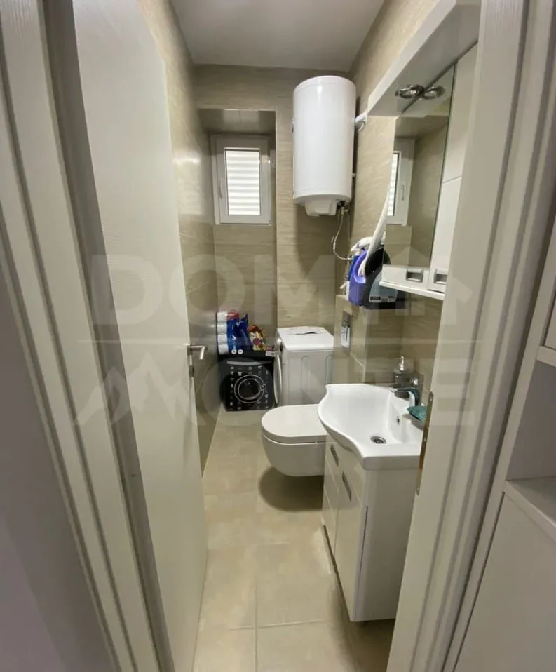 Izdavanje, trosoban stan, 100m², Tivat, Crna Gora
