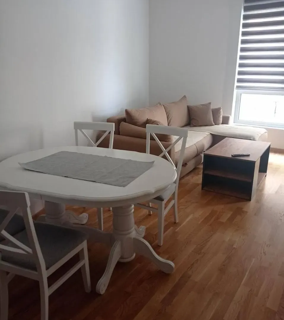 Rent, one bedroom apartment, 45m², Bečići, Budva