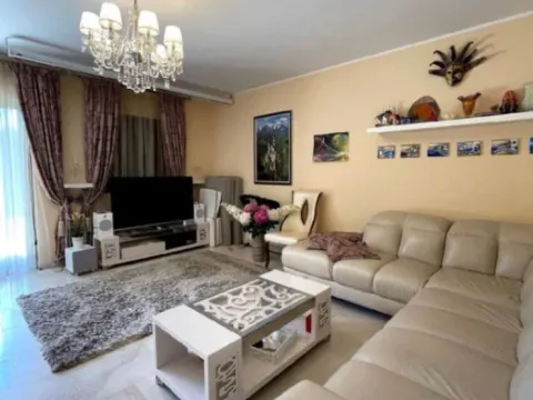 Izdavanje, dvosoban stan, 65m², Budva, Crna Gora