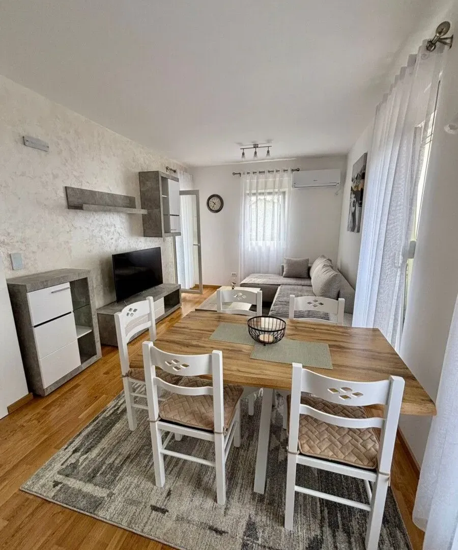 Izdavanje, dvosoban stan, 61m², Zagorič, Podgorica