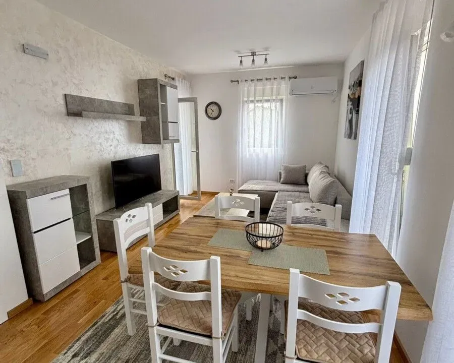 Izdavanje, dvosoban stan, 61m², Zagorič, Podgorica