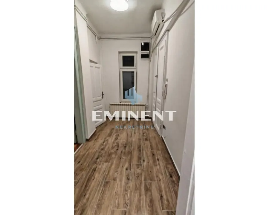 Izdavanje, trosoban stan, 62m², Savski Venac, Beograd