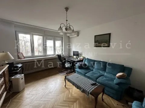 Prodaja, trosoban stan, 63m², Kalenić Pijaca, Vračar Sve Podlokacije - image 1