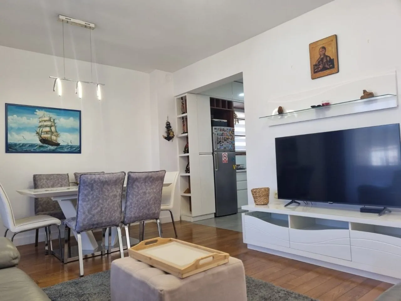 Izdavanje, dvosoban stan, 90m², Tivat, Crna Gora