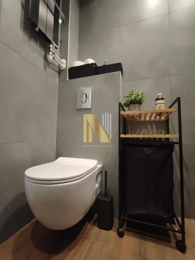 Izdavanje, trosoban stan, 55m², Centar, Novi Sad
