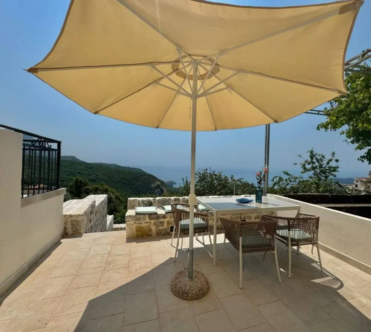 Rent, two bedroom apartment, 120m², Kamenovo, Budva
