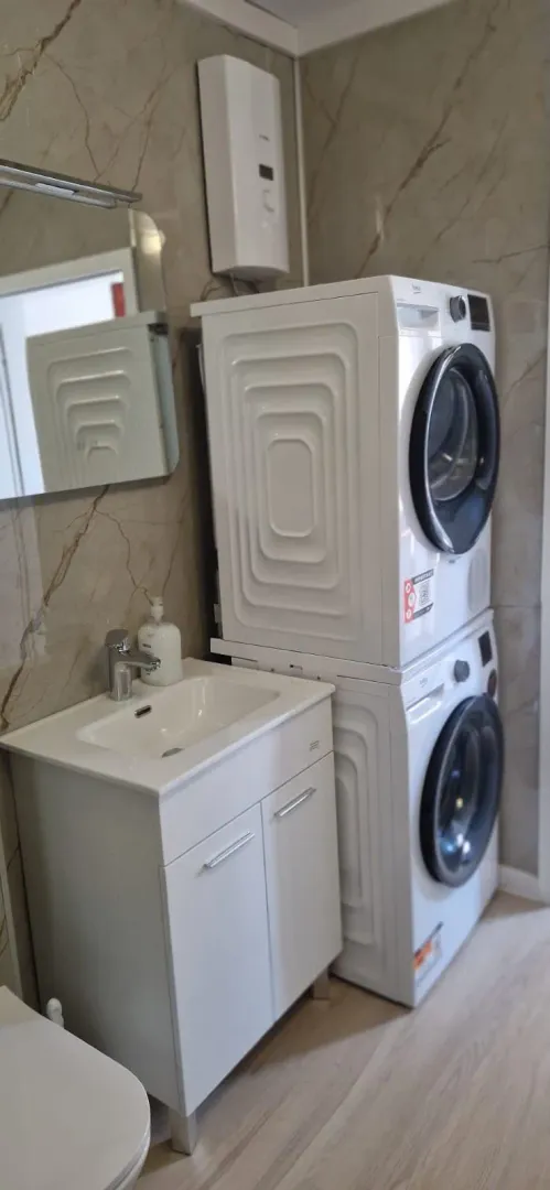 Izdavanje, dvosoban stan, 115m², Škaljari, Kotor