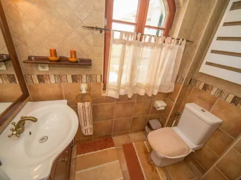 Prodaja, kuća, 169m², Cetinje, Crna Gora - image 24