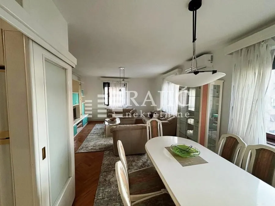 Spacious living room with a dining area and sofa set.