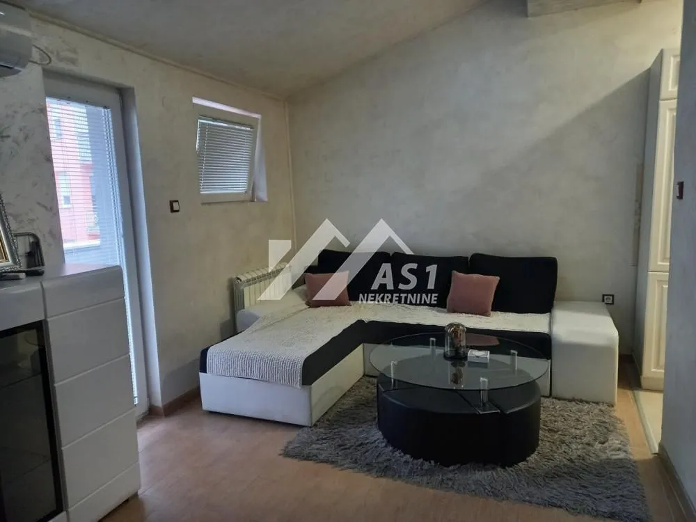 Izdavanje, jednosoban stan, 37m², Centar, Novi Sad