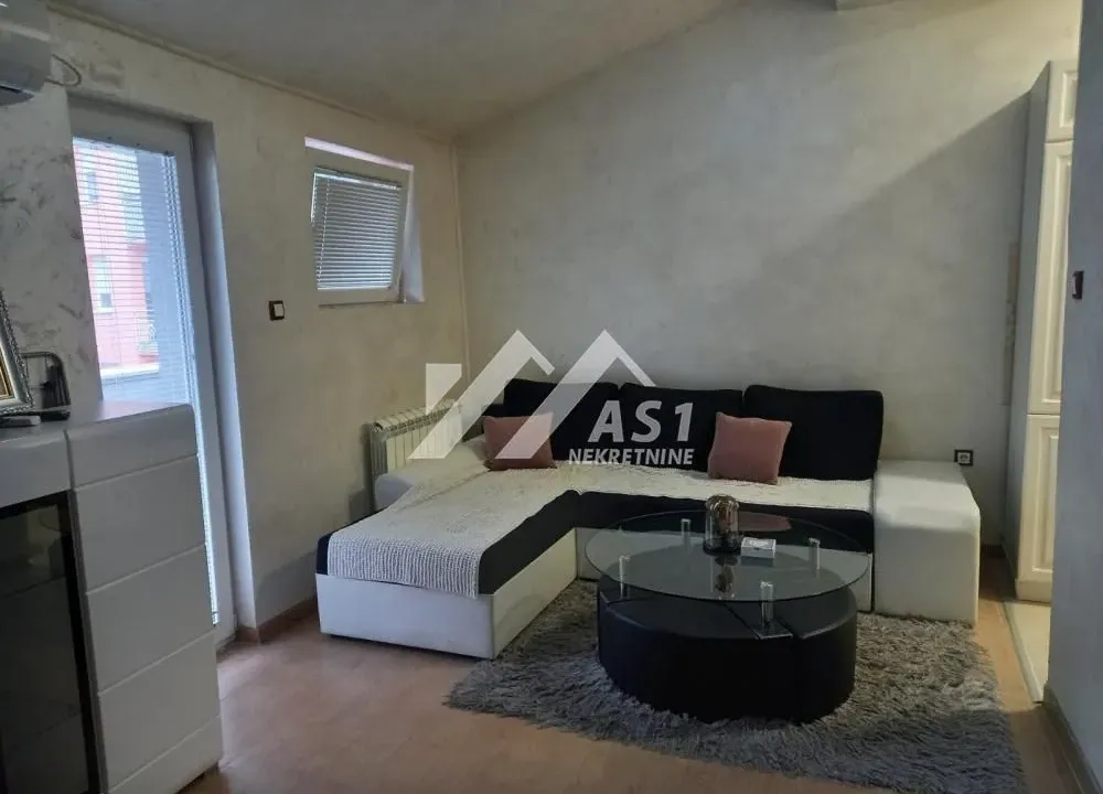 Izdavanje, jednosoban stan, 37m², Centar, Novi Sad