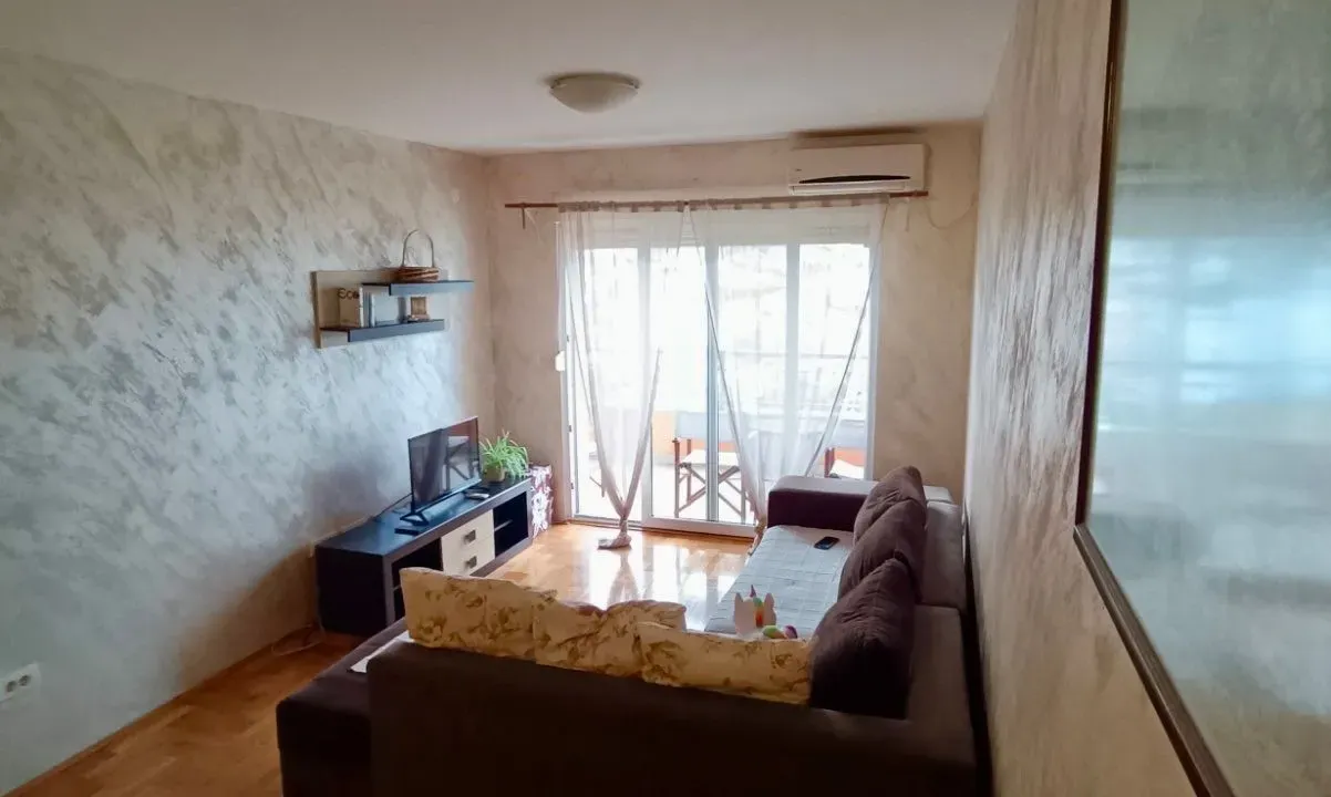 Izdavanje, dvosoban stan, 77m², Bjeliši, Bar