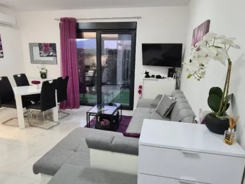 Sale, one bedroom apartment, 52m², Đenovići, Herceg Novi - image 2