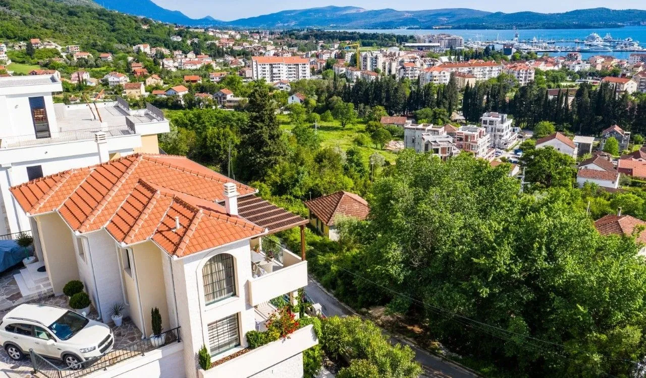 Prodaja, kuća, 240m², Donja Lastva, Tivat
