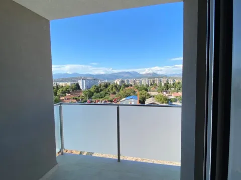 Izdavanje, jednosoban stan, 50m², Pobrežje, Podgorica - image 10