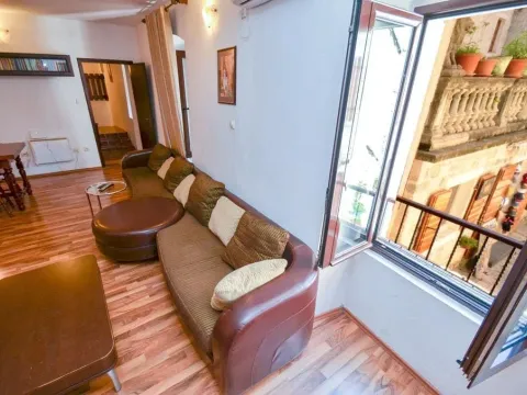 Sale, house, 240m², Kotor, Crna Gora - image 11