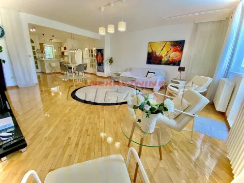 Sale, house, 257m², Filmski Grad, Beograd