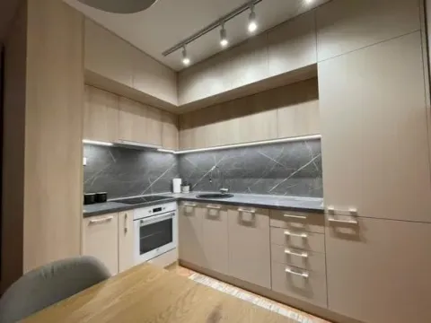 Izdavanje, jednosoban stan, 45m², City Kvart, Podgorica