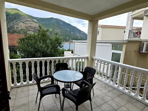 Rent, two bedroom apartment, 75m², Dobrota, Kotor - image 9