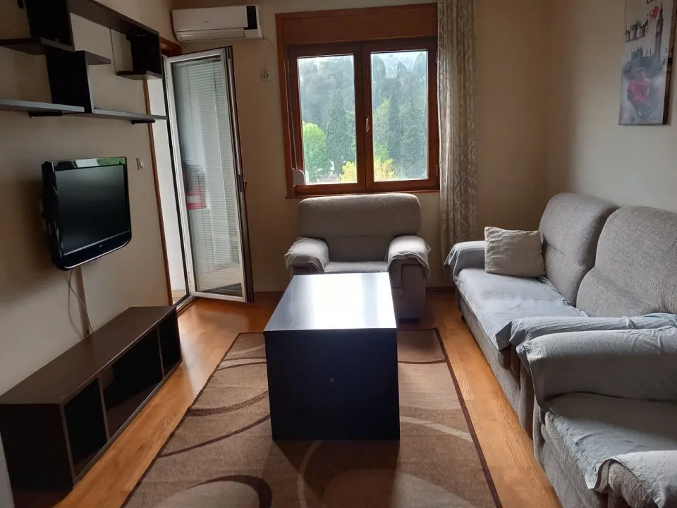 Izdavanje, dvosoban stan, 40m², Pobrežje, Podgorica