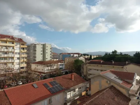 Izdavanje, garsonjera, 30m², Centar, Tivat - image 4