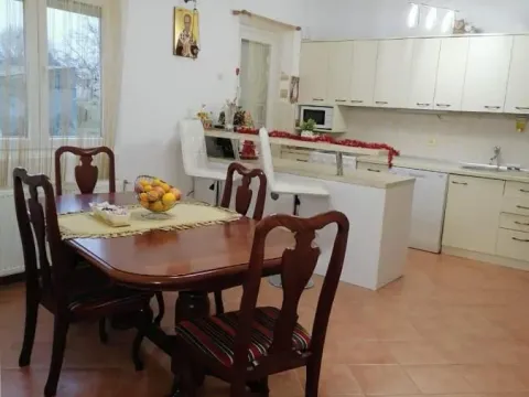 Sale, house, 350m², Tološi, Podgorica - image 7