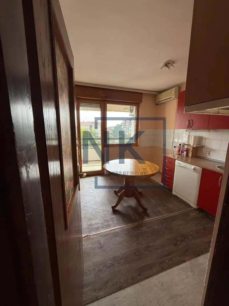 Kitchen with a dining table and access to the terrace.