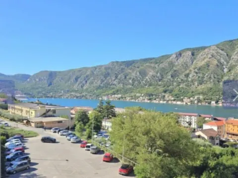 Prodaja, trosoban stan, 140m², Dobrota, Kotor - image 4