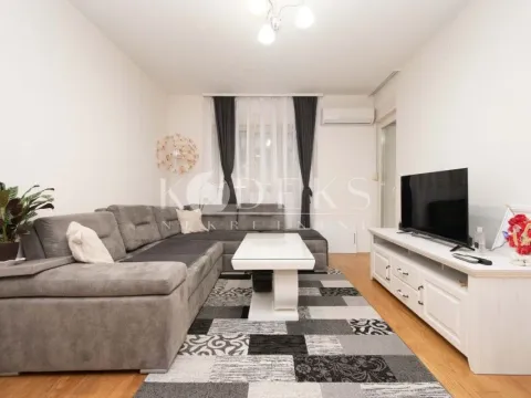 Izdavanje, jednosoban stan, 47m², Central Point, Podgorica - image 1