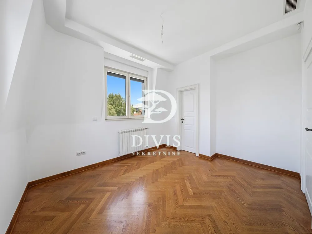 Sale, house, 500m², Zvezdin Stadion, Beograd