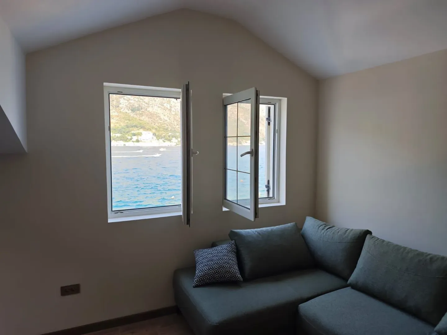 Rent, one bedroom apartment, 47m², Dobrota, Kotor