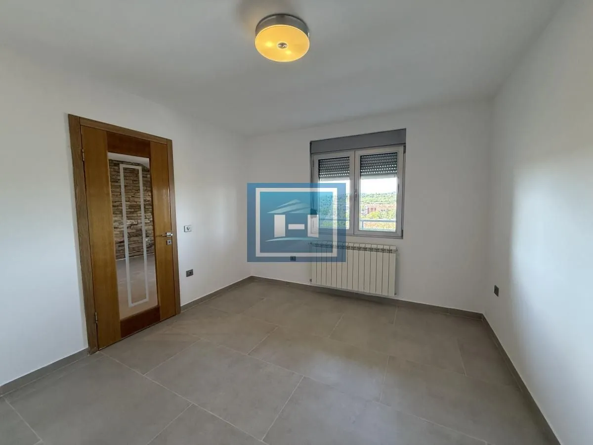 Prodaja, jednosoban stan, 77m², Vašarište, Jagodina