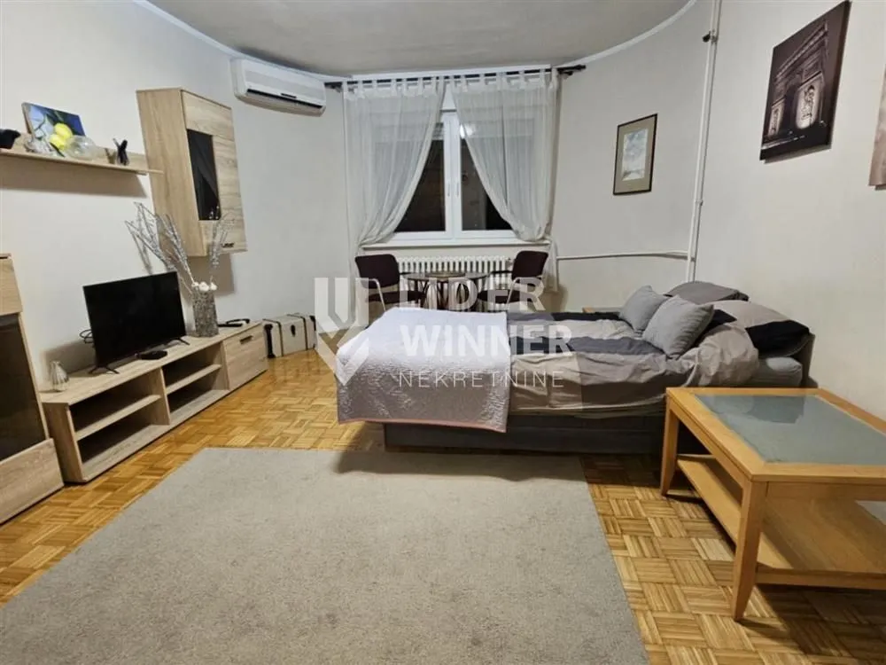 Izdavanje, stan, 27m², Slavija, Vračar Sve Podlokacije