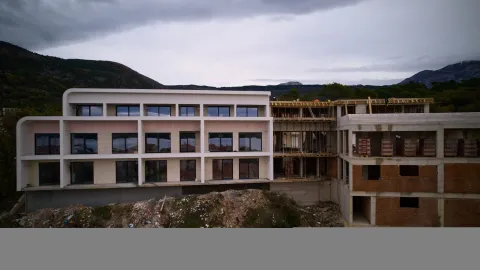 Pogled na stambeni objekat u izgradnji sa okruženjem. - image 3