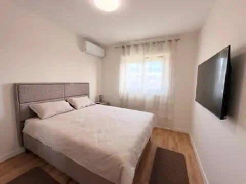 Izdavanje, dvosoban stan, 60m², Pobrežje, Podgorica - image 9