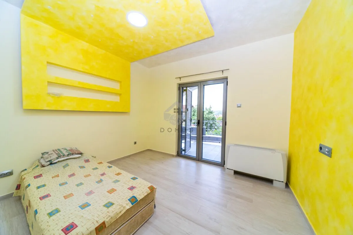 Rent, house, 320m², Zlatica, Podgorica