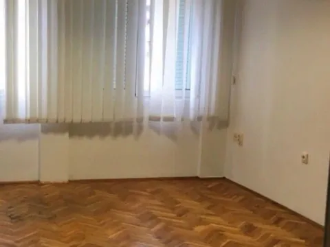 Izdavanje, poslovni prostor, 36m², Centar, Podgorica - image 1