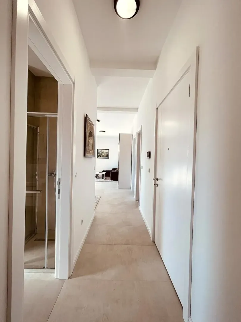 Izdavanje, trosoban stan, 93m², Savski Venac, Beograd