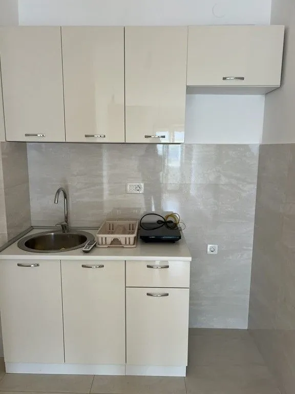 Izdavanje, jednosoban stan, 40m², Central Point, Podgorica