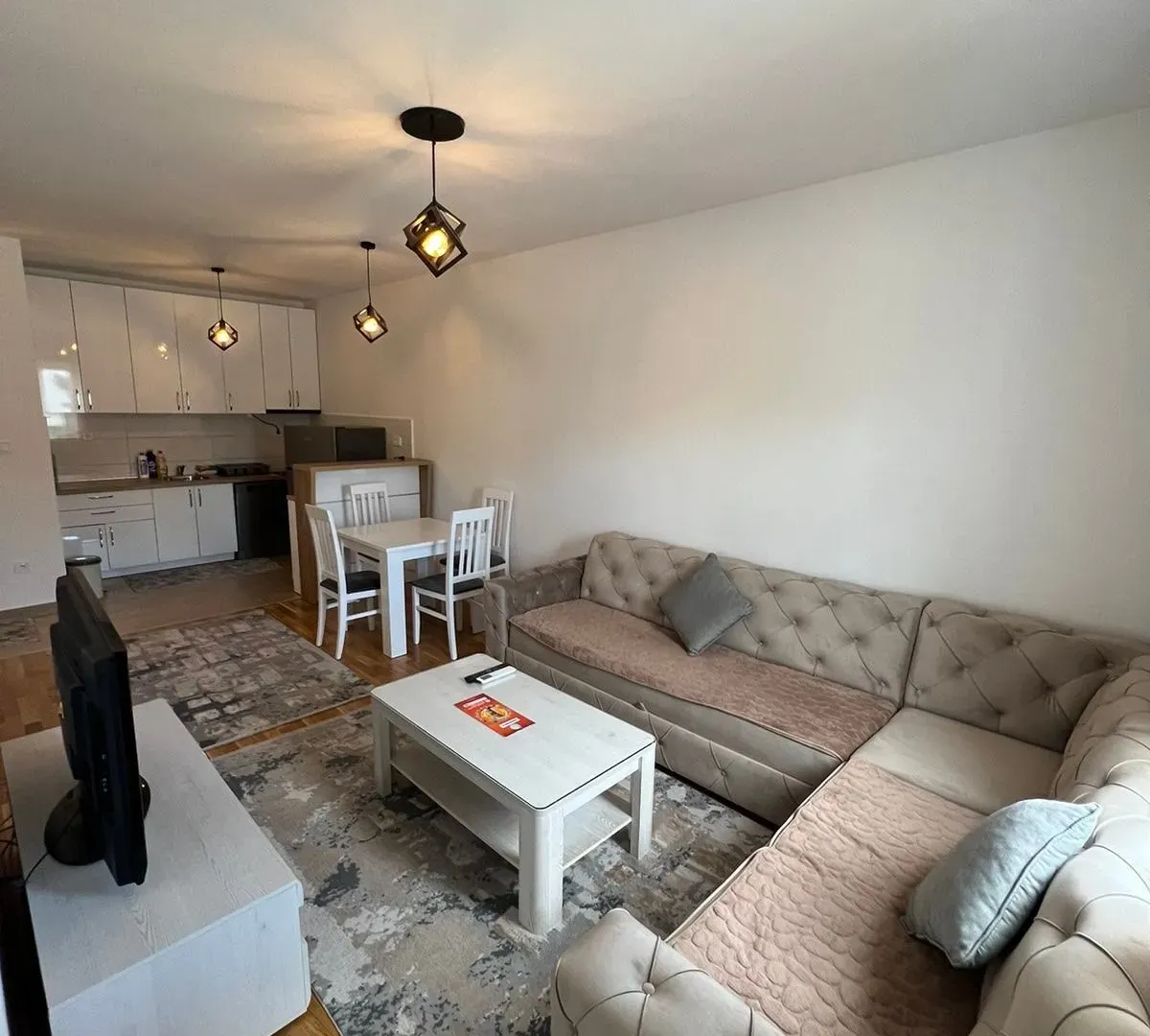 Izdavanje, jednosoban stan, 45m², City Kvart, Podgorica