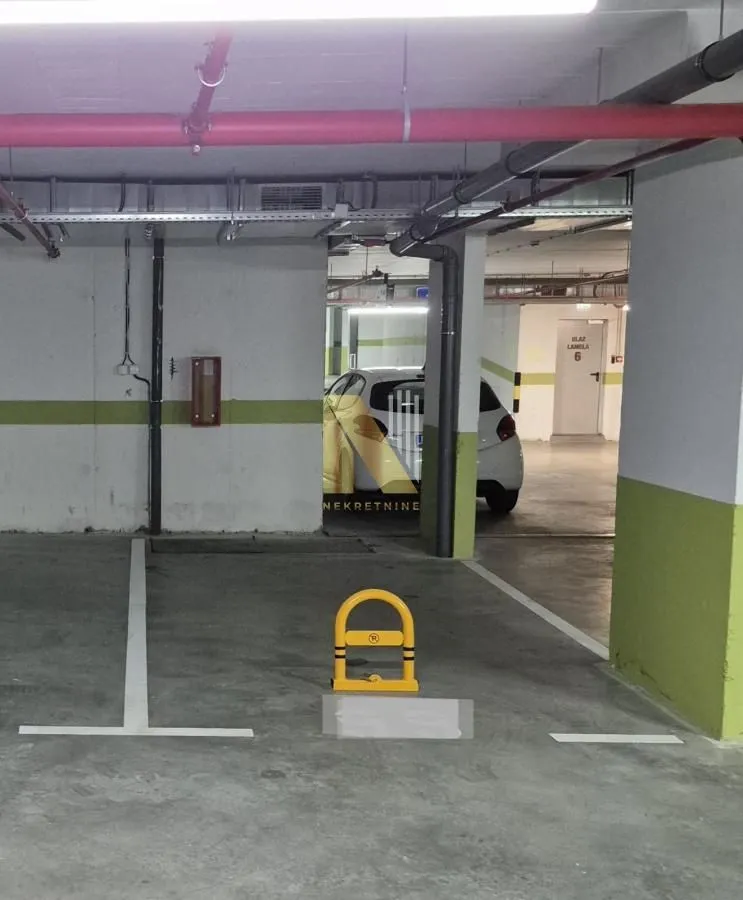 Izdavanje, parking/garaža, 14m², Rotkvarija, Novi Sad Sve Podlokacije