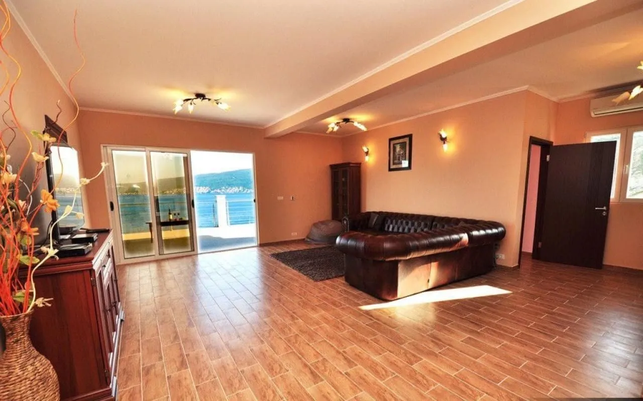 Prodaja, kuća, 330m², Baošići, Herceg Novi