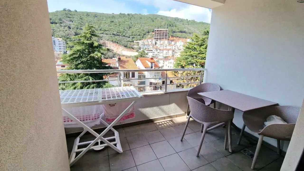 Izdavanje, jednosoban stan, 47m², Centar, Budva