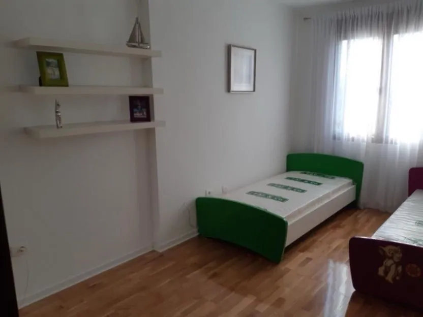 Izdavanje, dvosoban stan, 90m², Preko Morače, Podgorica