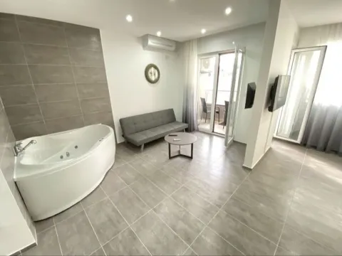 Rent, one bedroom apartment, 44m², Budva, Crna Gora - image 17