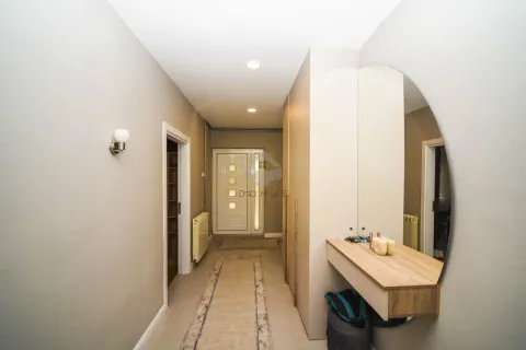 Izdavanje, trosoban stan, 120m², Vranići, Podgorica - image 11