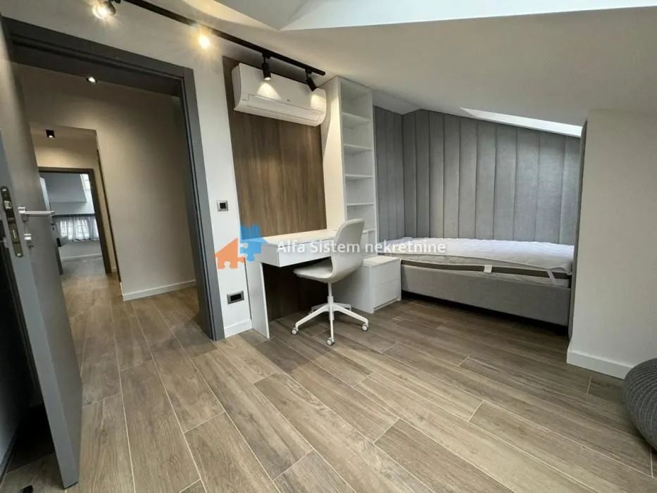 Izdavanje, trosoban stan, 100m², Savski Venac, Beograd