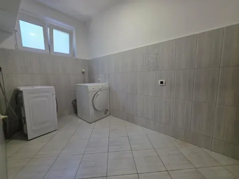 Izdavanje, kuća, 250m², Mareza, Podgorica - image 6