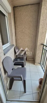 Manji natkriveni balkon sa garniturom za sedenje. - image 8