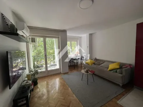 Stan in Adamovićevo Naselje